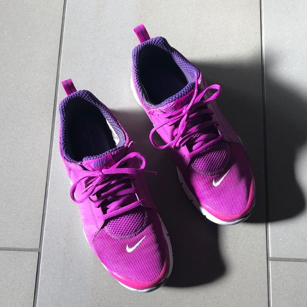 Nike comfort footbed sneakers